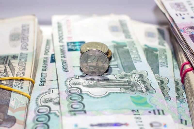 Рубли монетами и бумажные рубли